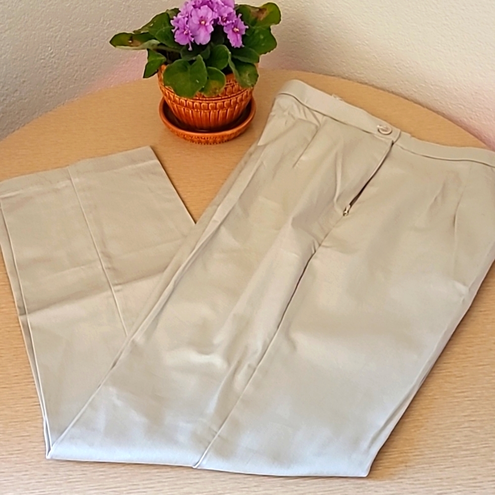 NWOT ladies khakis with side zip size 6P